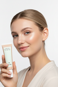 Foundation 15 Light Cool – närbild strålande hy